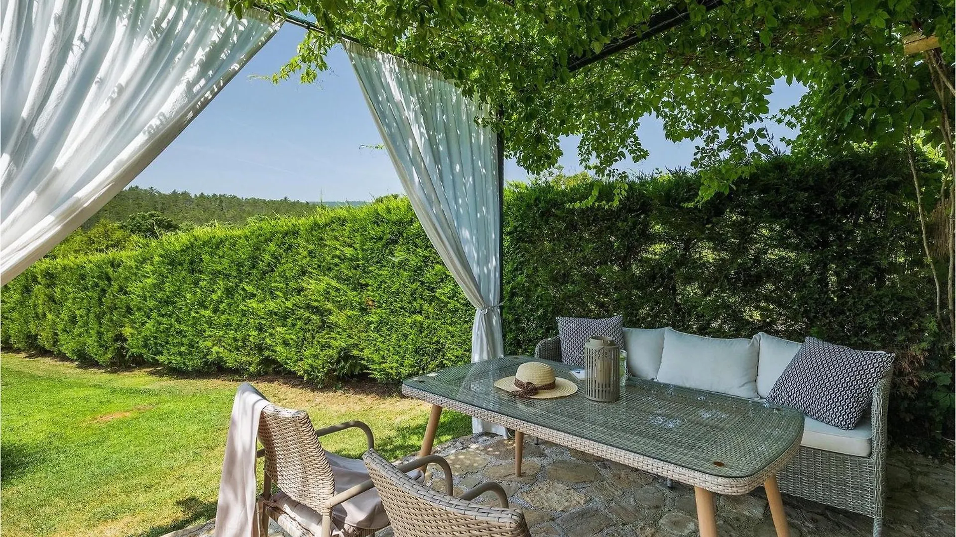 Villa Romano Buzet 0*,  Croatia